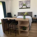 Maris Apartment *